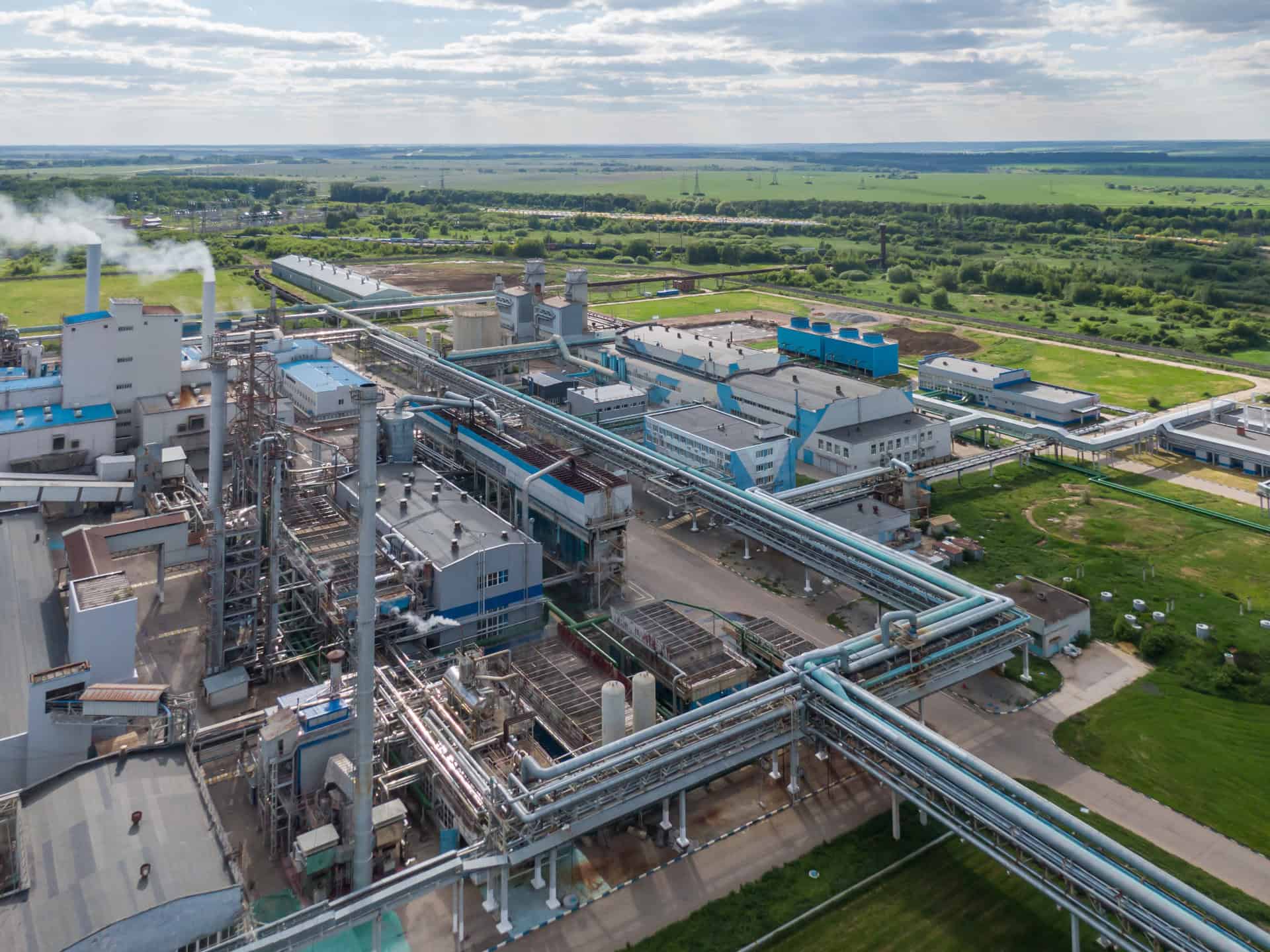 Vue aérienne d'une installation de traitement des effluents industriels - Aquastrat, Conseil, Expertise et Stratégie